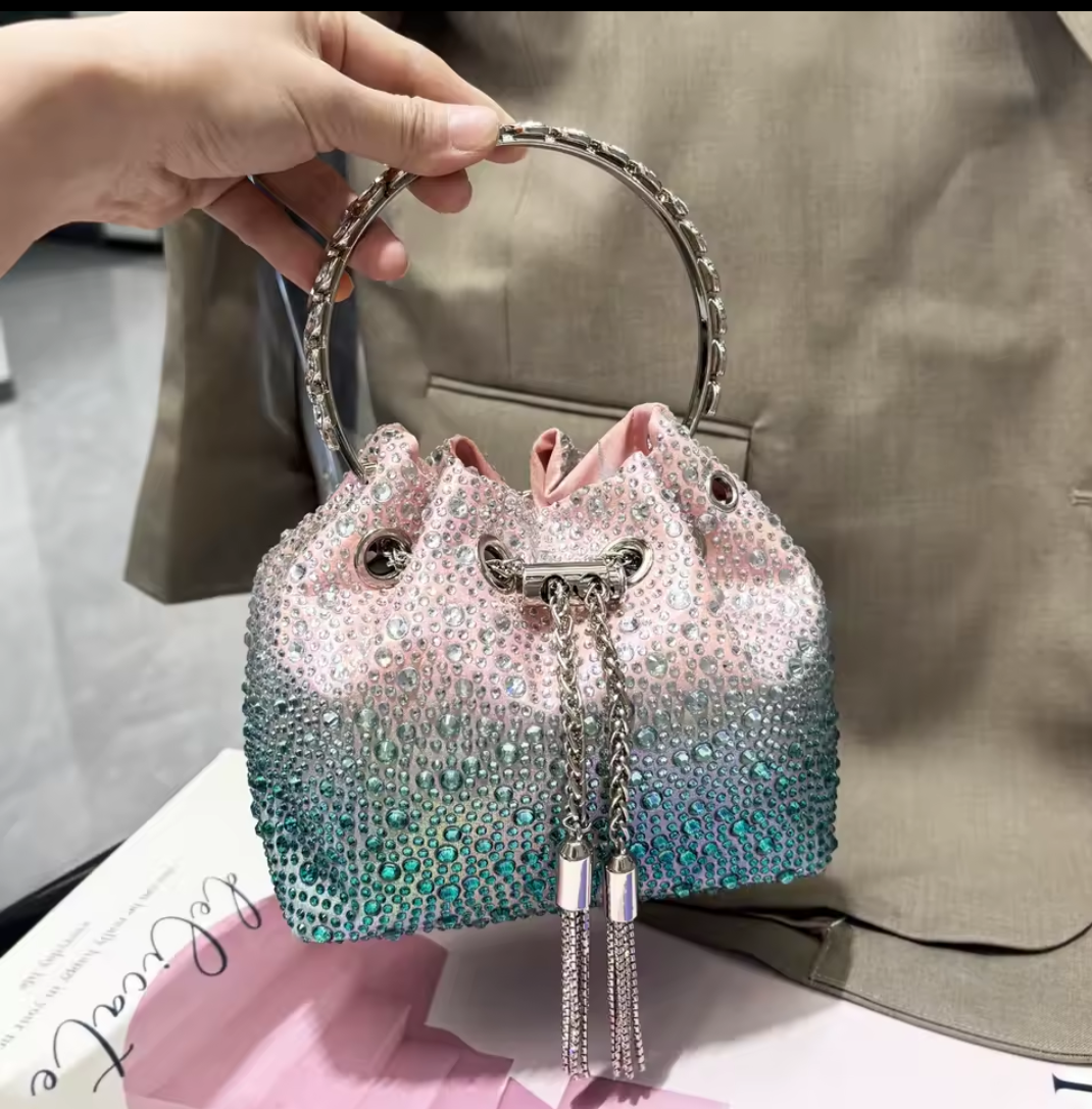 Pochette Soirée Strass Cristal Femme – Sac Seau Luxe Chaîne Dorée