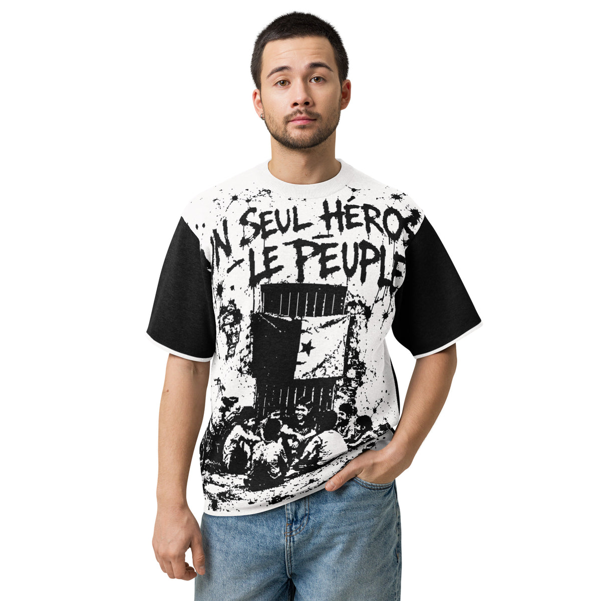 T-shirt en maille 1er Novembre 1954 « Un seul héros, le peuple » DZ Collection porté – vue de face